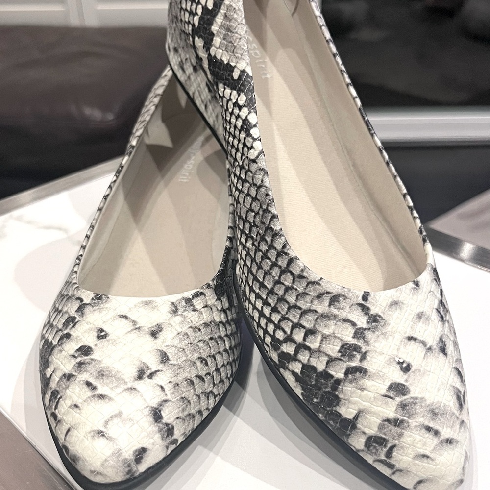 Easy Spirit Abelle Snakeskin Print Low Wedge Pumps 8M NEW